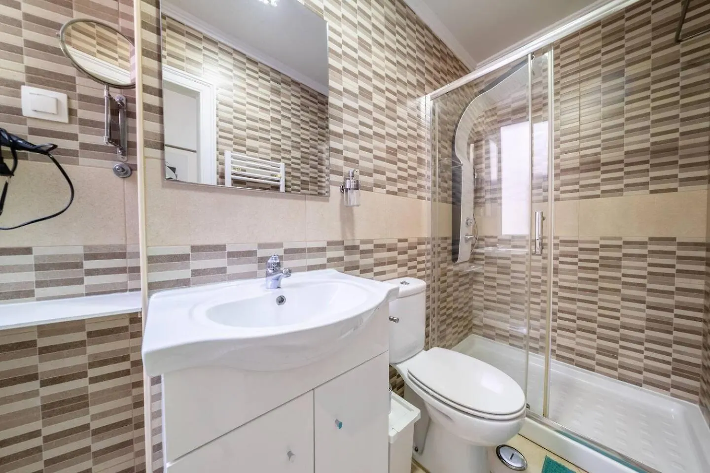 Spacious Penthouse Duplex W Castle Views 리스본 아파트