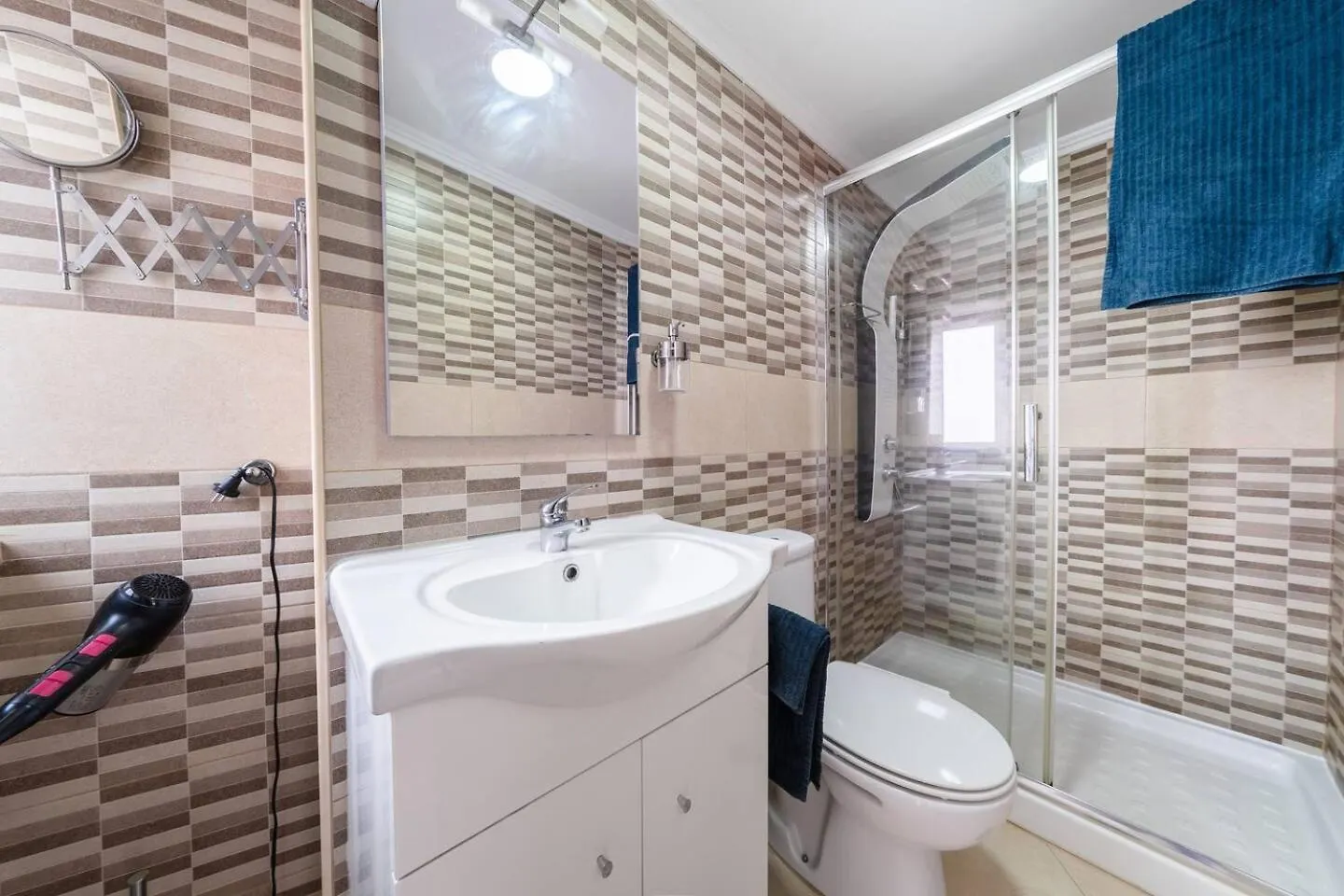 Spacious Penthouse Duplex W Castle Views 리스본 포르투갈