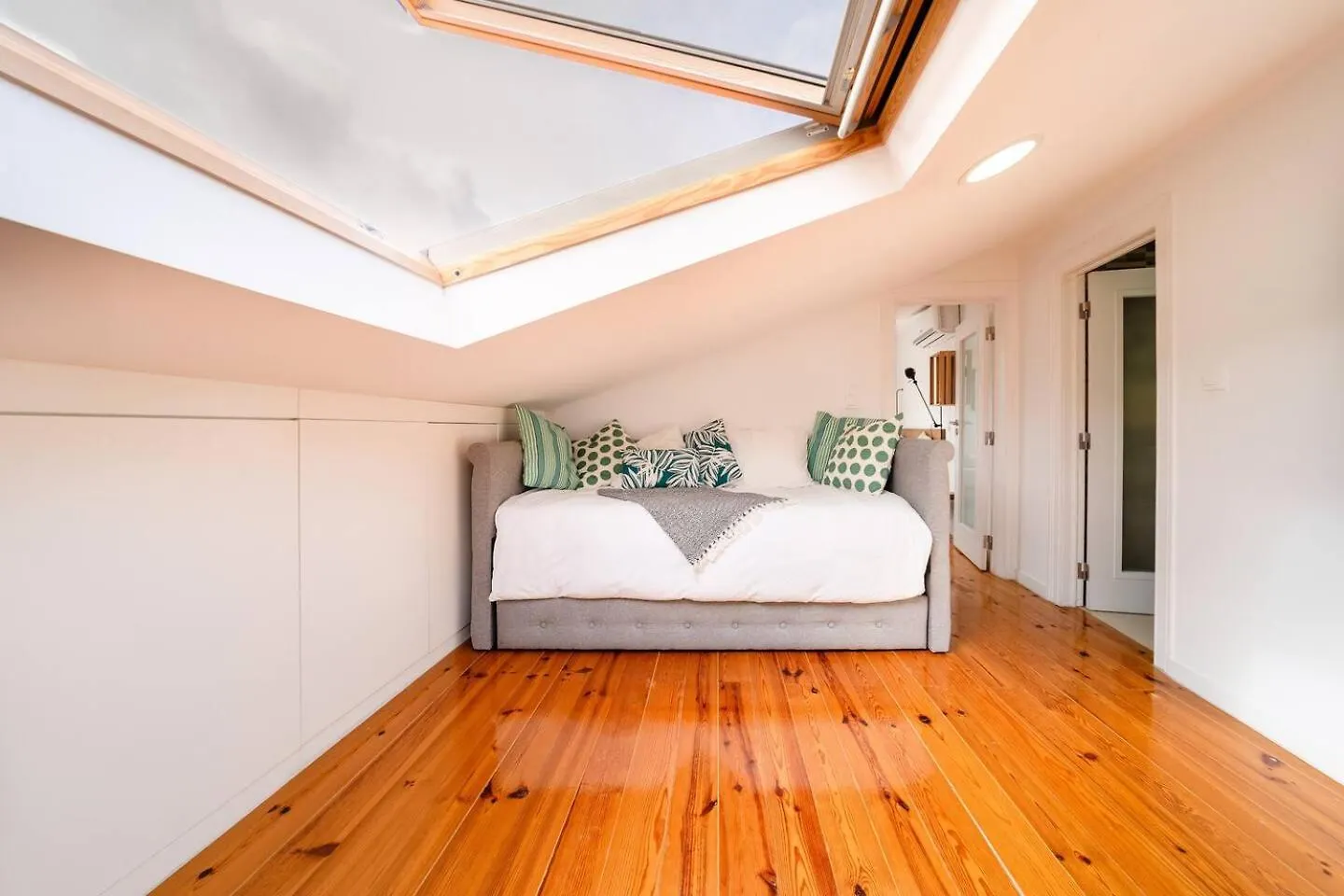 Apartment Spacious Penthouse Duplex W Castle Views Lisbon