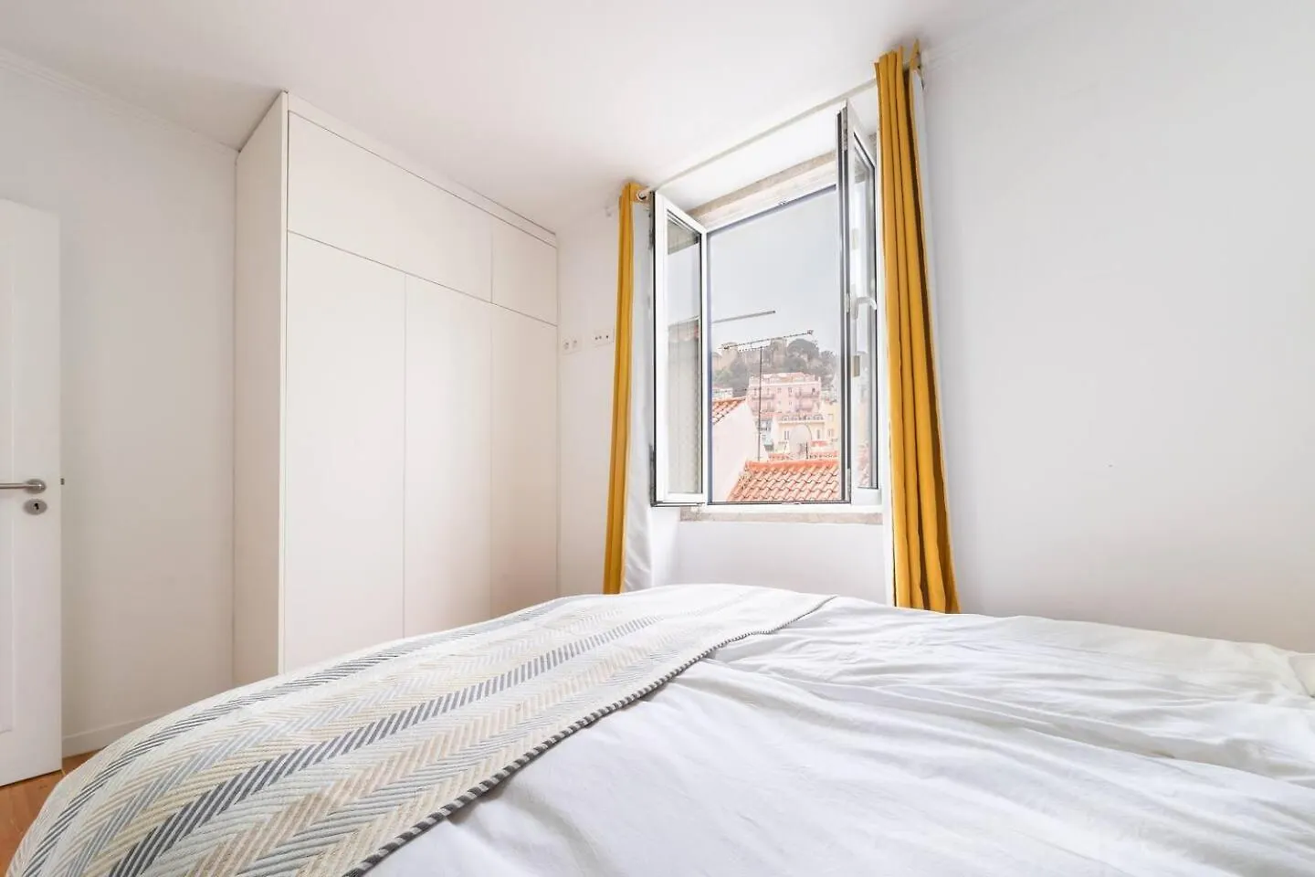 Spacious Penthouse Duplex W Castle Views Lisbon