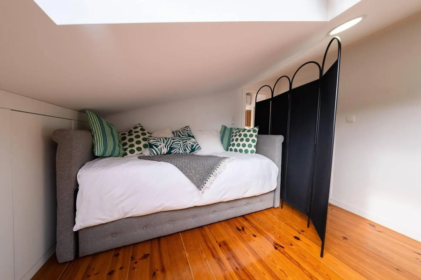 Spacious Penthouse Duplex W Castle Views Lisbon