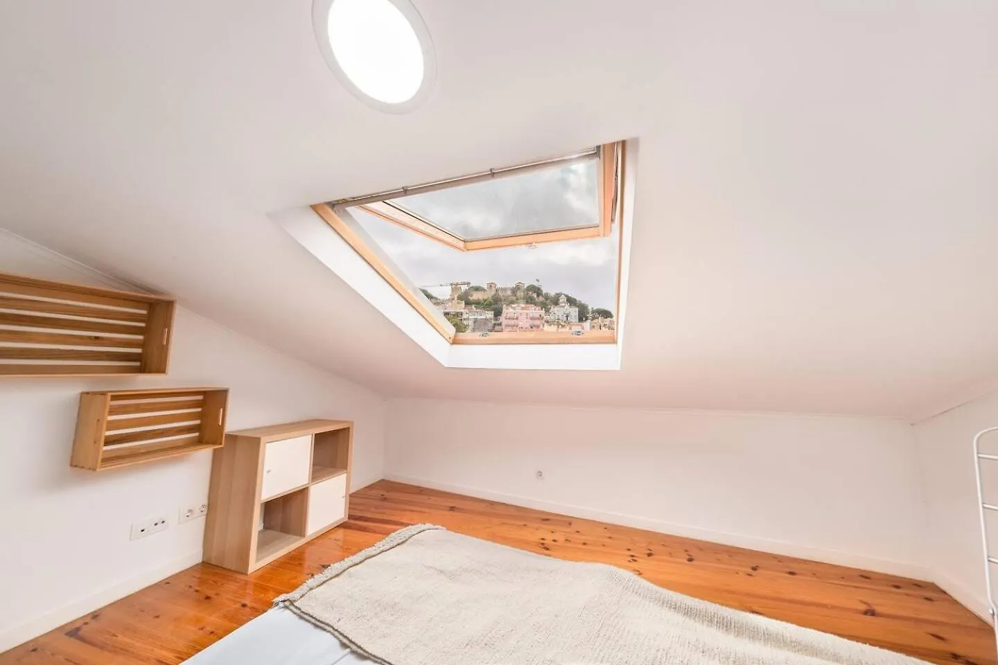 Spacious Penthouse Duplex W Castle Views Lisbon Apartment