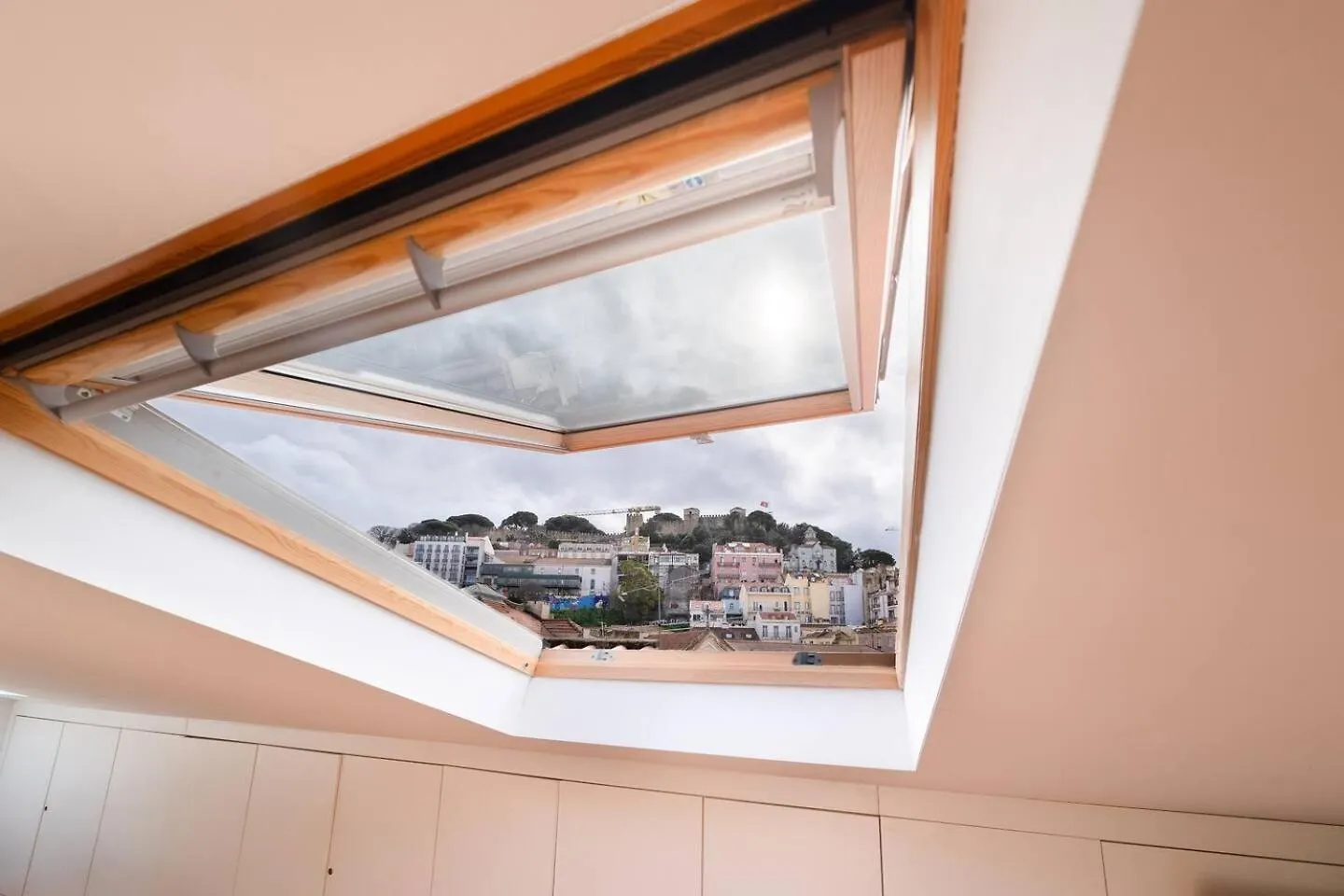 Apartment Spacious Penthouse Duplex W Castle Views Lisbon