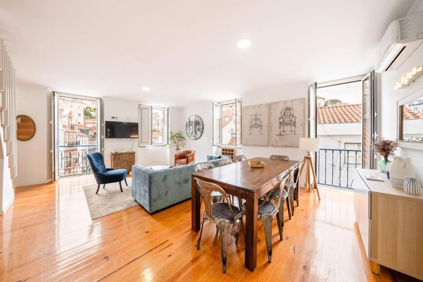 Spacious Penthouse Duplex W Castle Views Lisbon Apartment